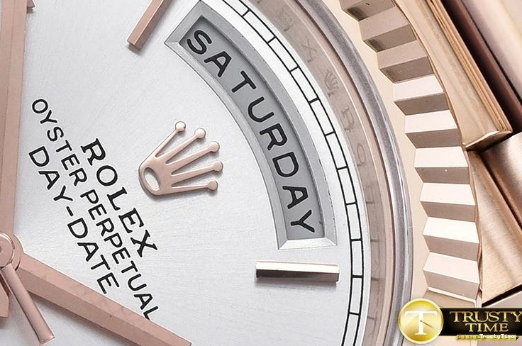 0912 RDD0208A – DayDate 40mm FlexibleFit 680
